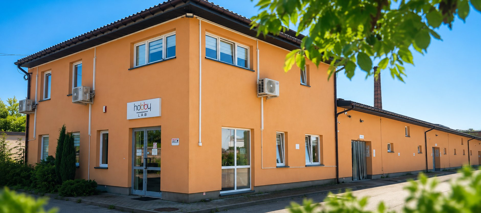 Centrum dystrybucyjne Hobbylab w Tarnowie - budynek biurowo-magazynowy 900 m²